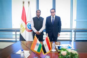 وزير الصحة يبحث مع السفير الهندي تعزيز التعاون في الرعاية الصحية والتكنولوجيا وإنتاج اللقاحات