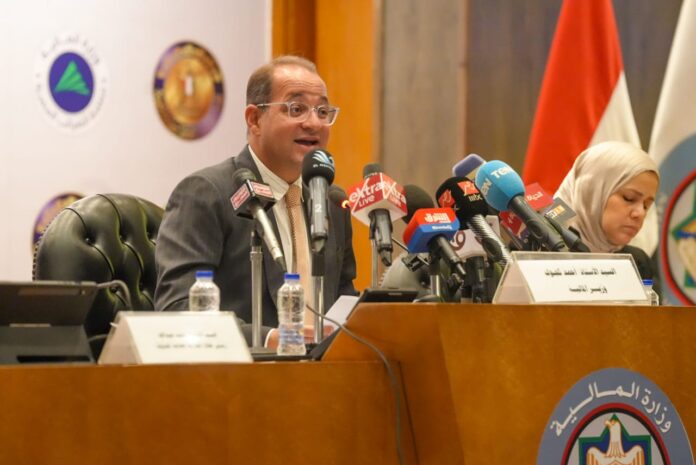 وزير المالية.. فى مؤتمر صحفي