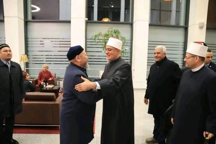 إستقبال رسمي رفيع لمفتي الجمهورية لدى وصوله أستانا للمشاركة بالقمة الثامنة لزعماء الأديان